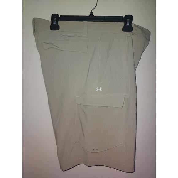 Under Armour Men's Cargo 34 Shorts UA Mantra 10″ HeatGear Casual Khaki - Picture 1 of 7